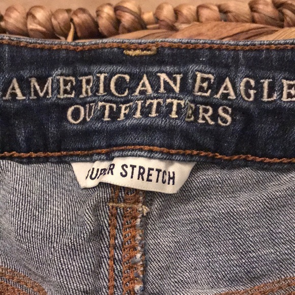 American Eagle “shortie”  jean shorts size 4 - Picture 2 of 4